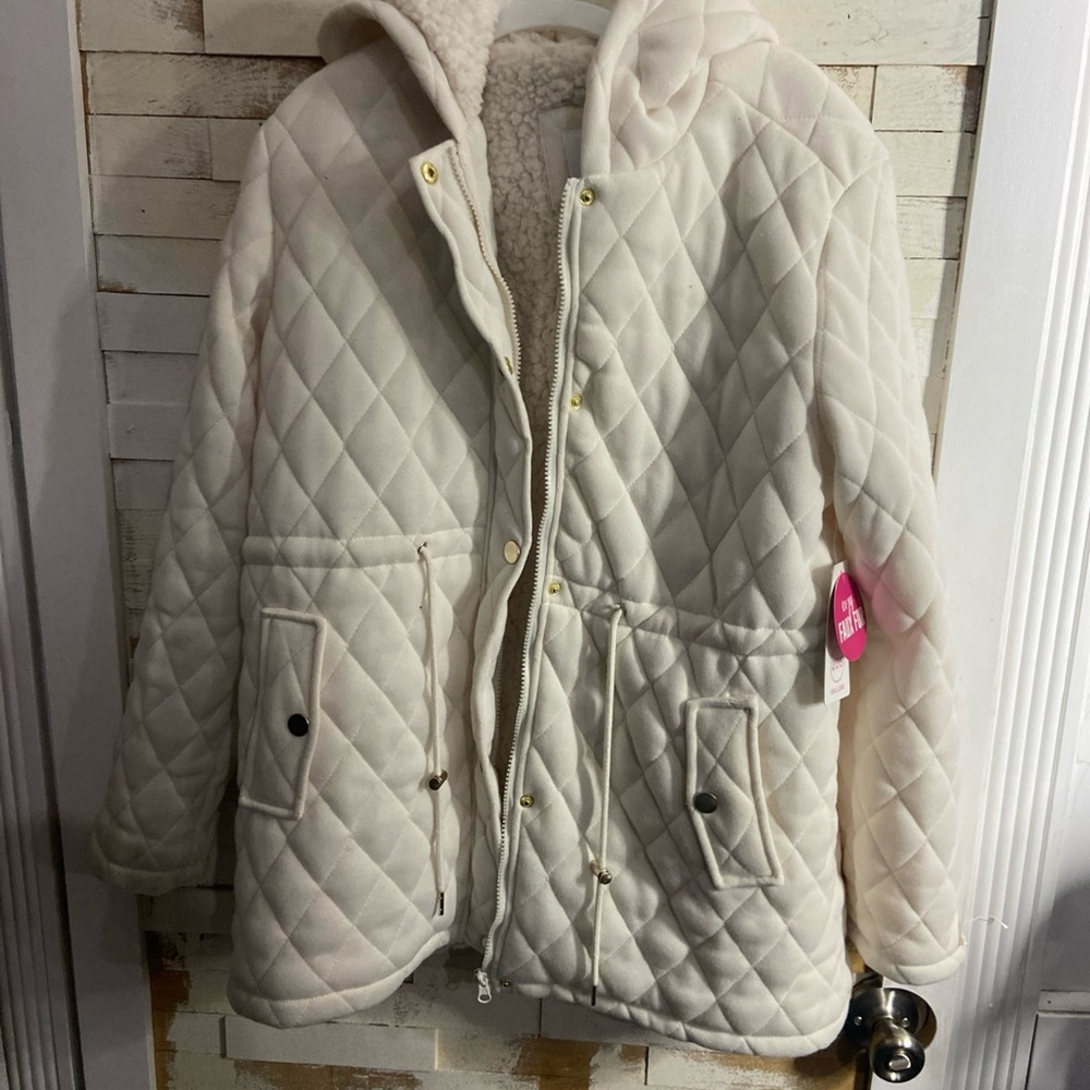 Quilted 205 collins cozy woman’s jacket  size medium